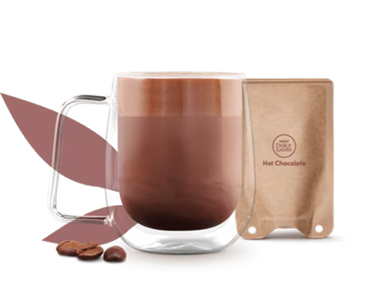 mok met warme chocomelk naast een NEO sachet