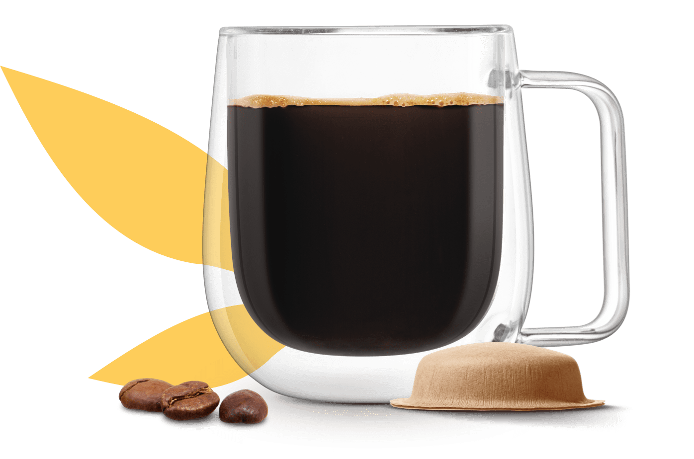 tasse de café à côté d'une capsule à base de papier