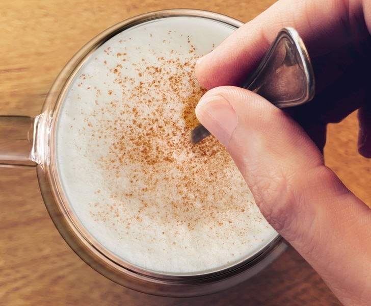 mok met cappuccino
