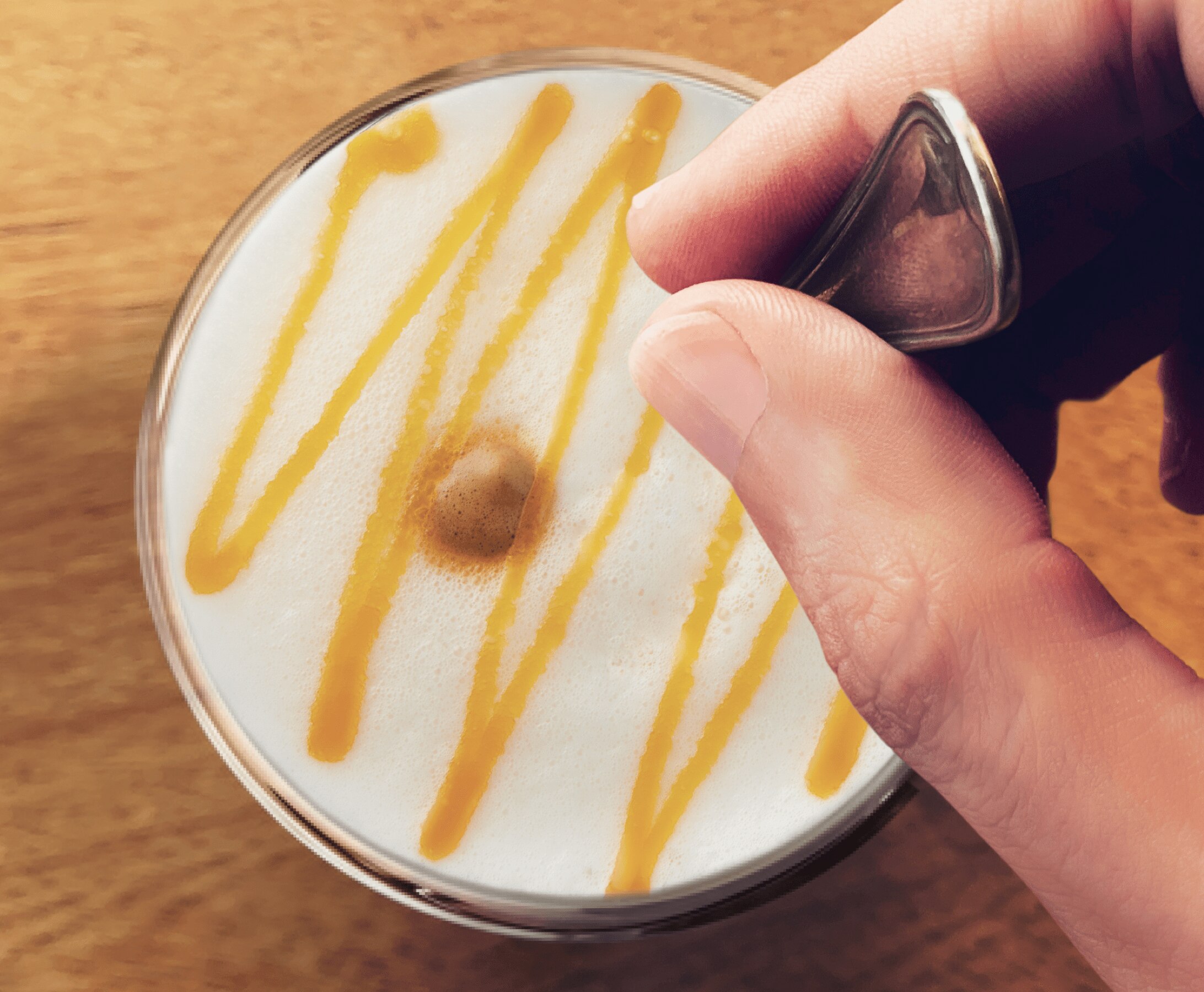 tasse avec un Caramel Macchiato