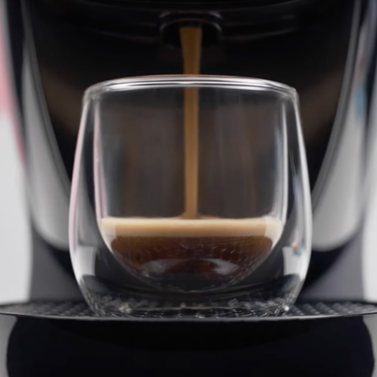 Vid&eacute;o montrant la pr&eacute;paration d'un espresso NESCAF&Eacute; Dolce Gusto NEO