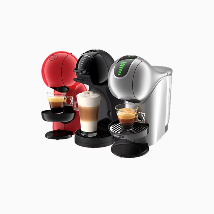 Een rode Piccolo-machine, een zwarte Mini Me-machine en een grijze Genio S Touch-machine.