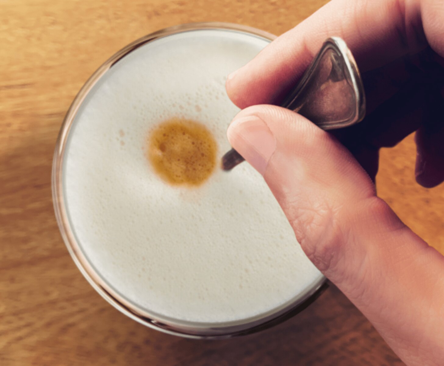 mousse de lait dans une tasse